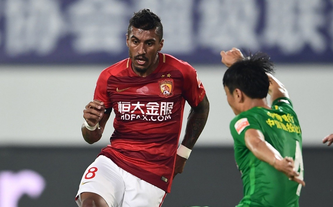 巴黎球迷看台可能被处罚在巴黎2-1击败南特的比赛中，巴黎球迷组织为庆祝他们成立十周年，在看台上拉起了巨型横幅并点燃了烟花和烟雾弹，这可能导致俱乐部的球迷看台被处罚。
